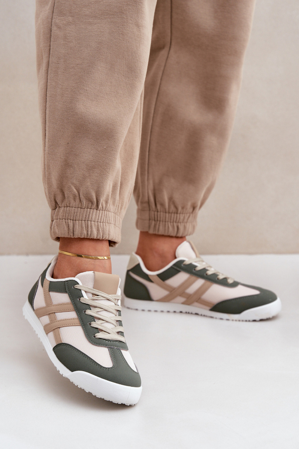 Sneakers model 206803 Step in style