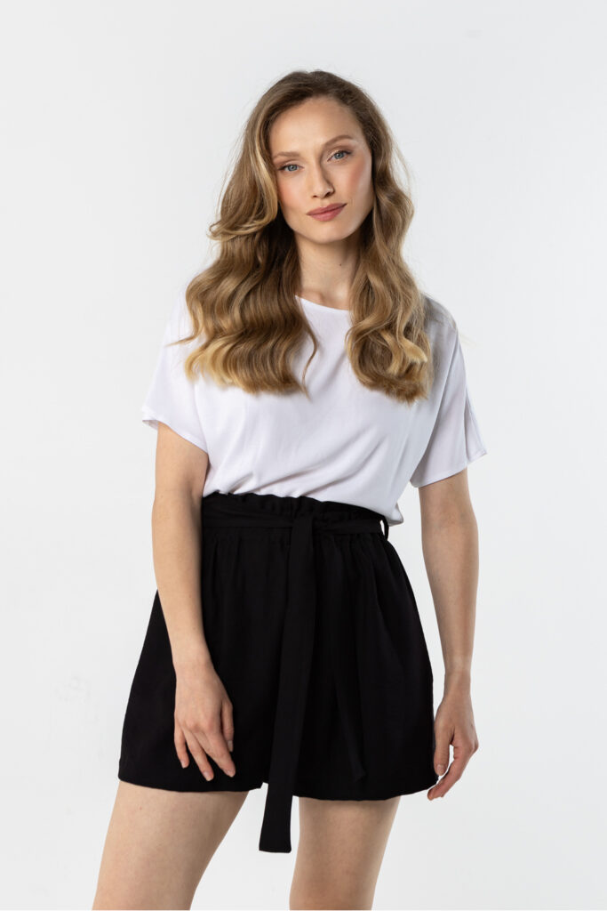 Shorts model 225326 awama