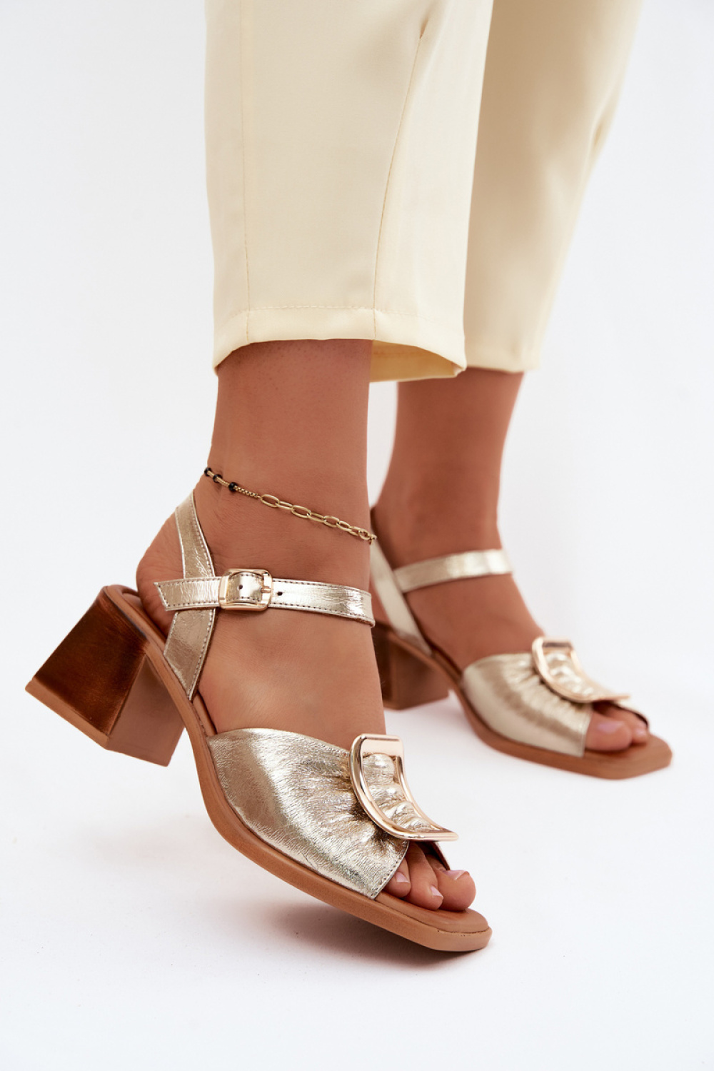 Sandalen mit Absatz model 227902 Step in style
