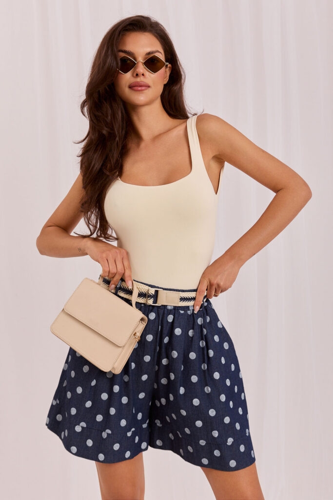 Shorts model 229637 Factory Price